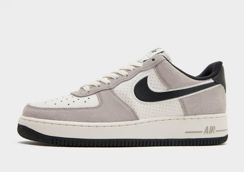 Nike Air Force 1 '07 LV8